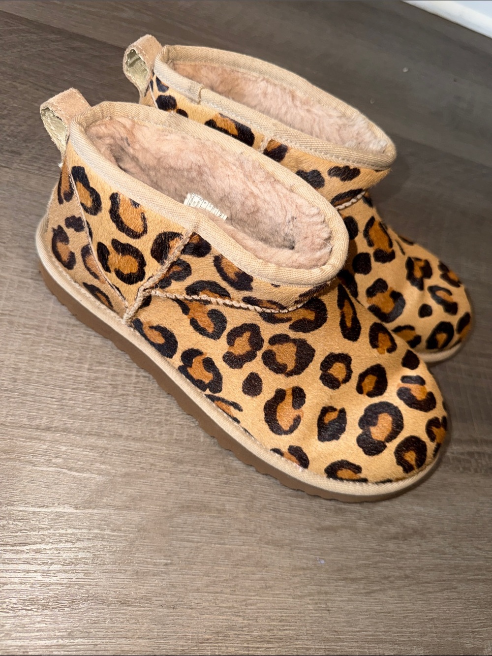 UGG Classic Ultra Mini Spotty Leopard Boots Women's Size 8 / EU 39